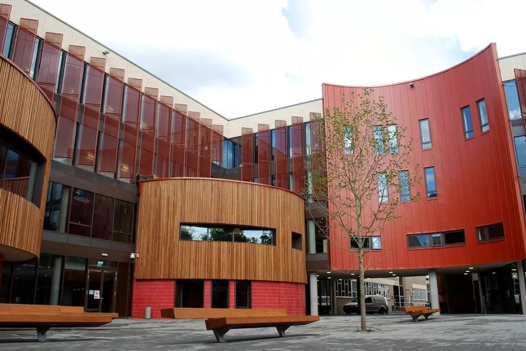 英国安格利亚鲁斯金大学MBA